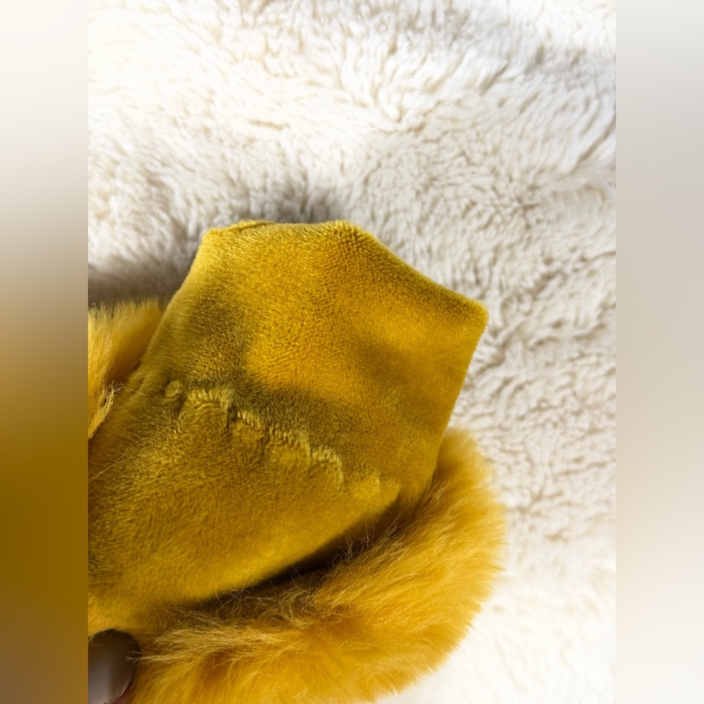 Stylish Mustard Yellow Gloves with Faux Fur Trim - Picture 6 of 11